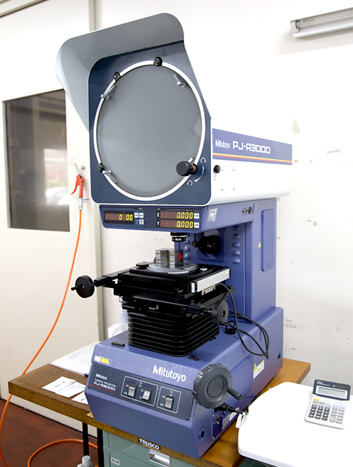 Profile projector